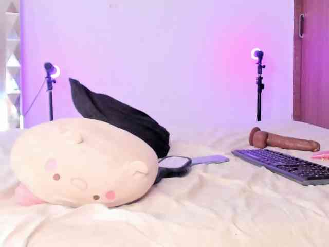 LauryHills webcam