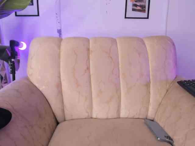 LauryHills webcam