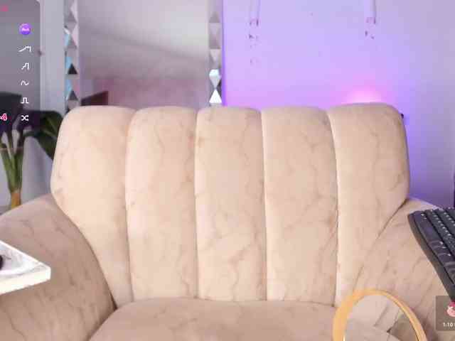 LauryHills webcam