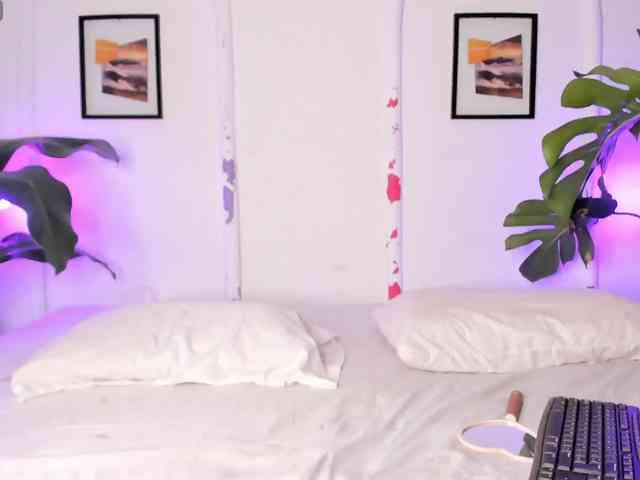 LauryHills webcam