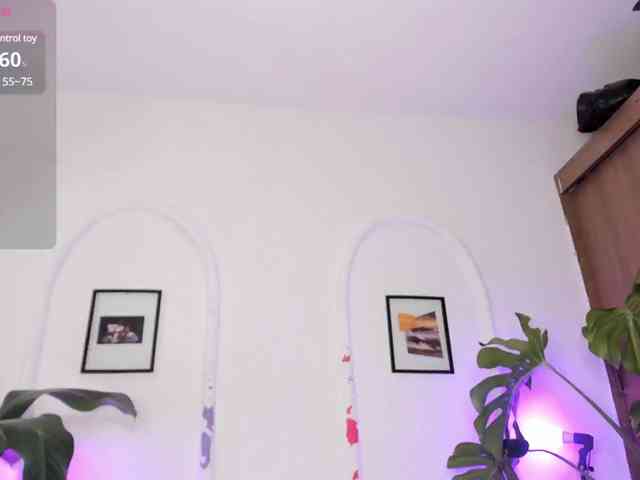LauryHills webcam