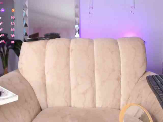 LauryHills webcam