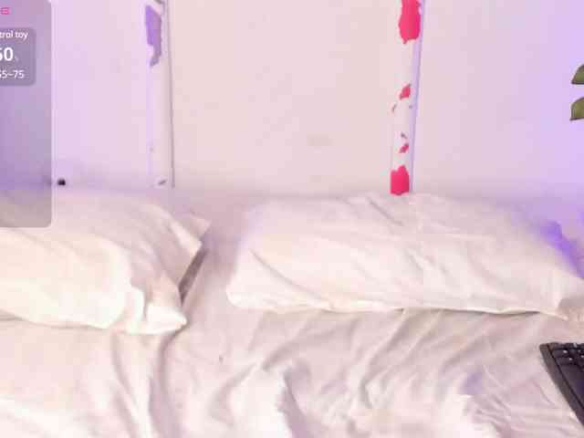 LauryHills webcam
