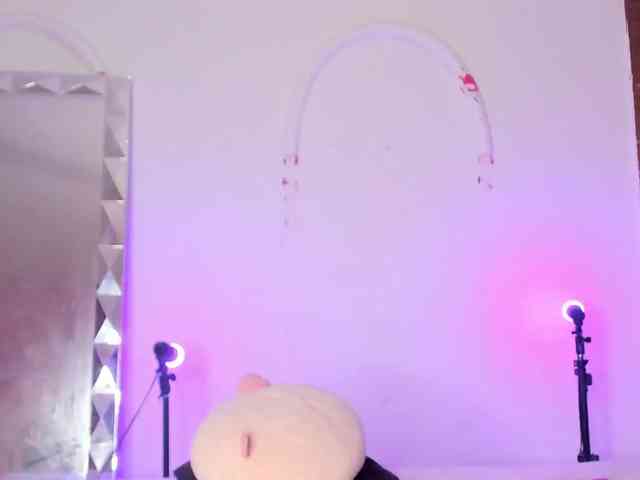 LauryHills webcam