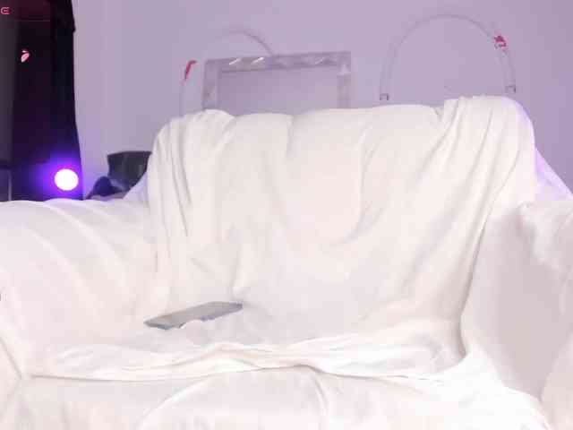 LauryHills webcam