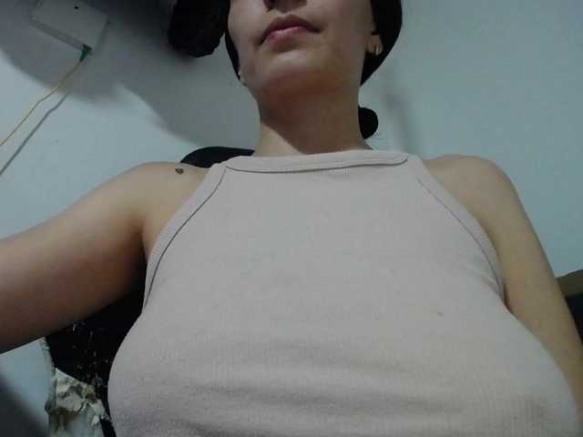 bulmaamilk's BongaCams show and profile