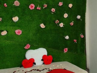 HugeTittiess Porn Show