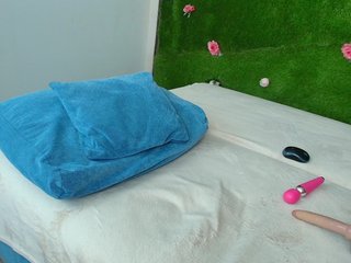 HugeTittiess Porn Show