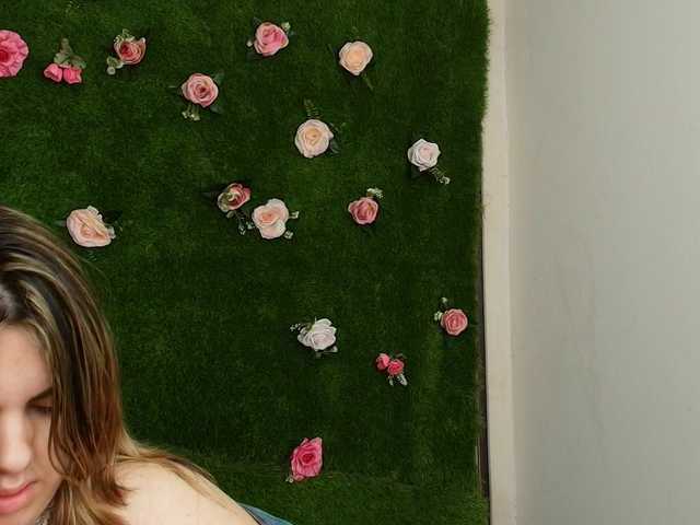 HugeTittiess's BongaCams show and profile