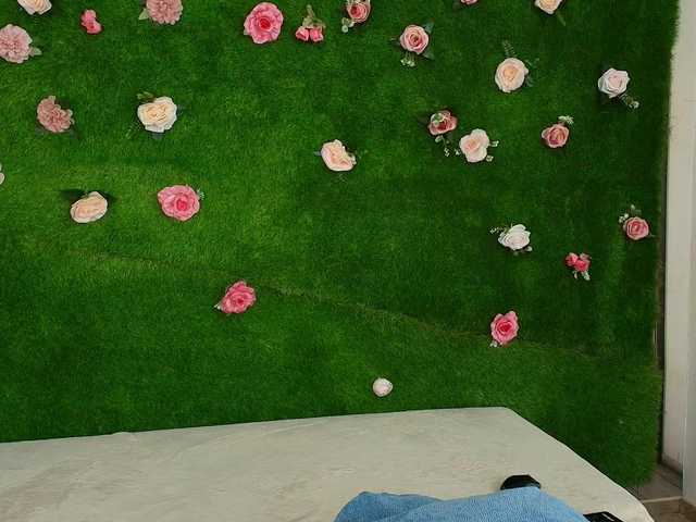 HugeTittiess's BongaCams show and profile