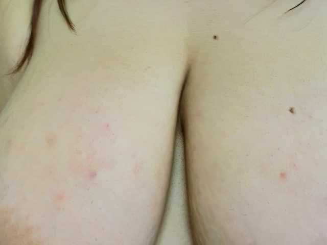 HugeTittiess's BongaCams show and profile