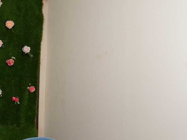 HugeTittiess's BongaCams show and profile