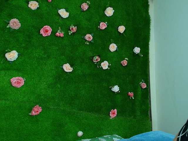 HugeTittiess's BongaCams show and profile