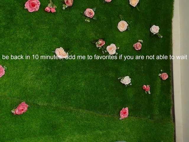 HugeTittiess live cam profile