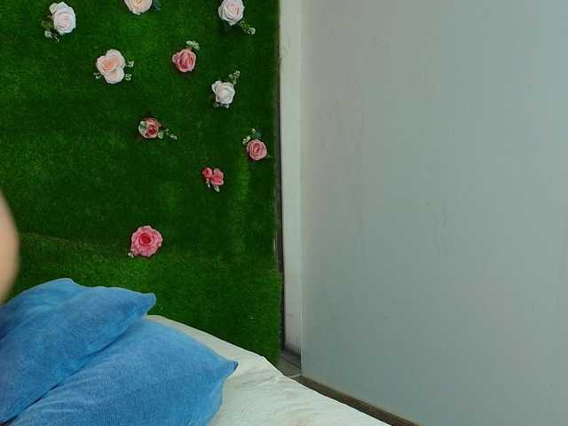 HugeTittiess's BongaCams show and profile