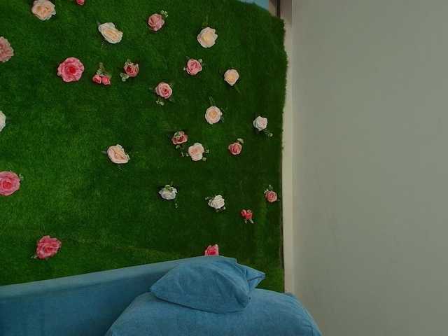 HugeTittiess's BongaCams show and profile