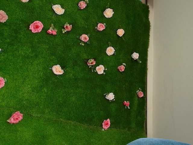 HugeTittiess's BongaCams show and profile