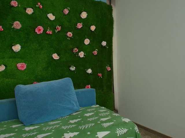 HugeTittiess's BongaCams show and profile