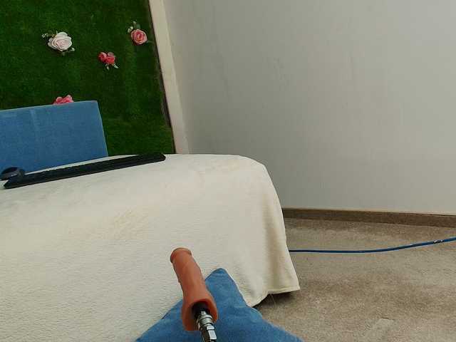 HugeTittiess's BongaCams show and profile