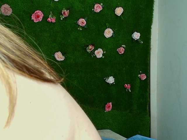 HugeTittiess's BongaCams show and profile