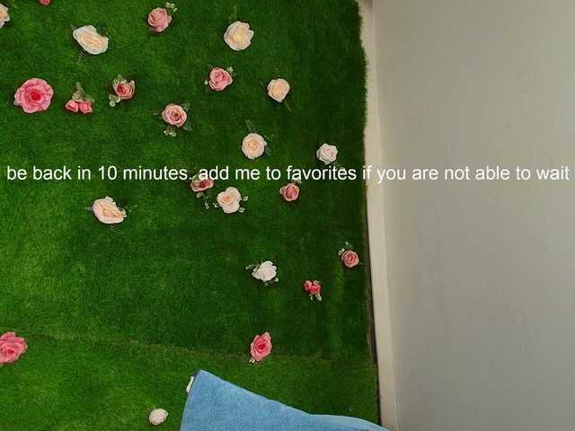 HugeTittiess's BongaCams show and profile