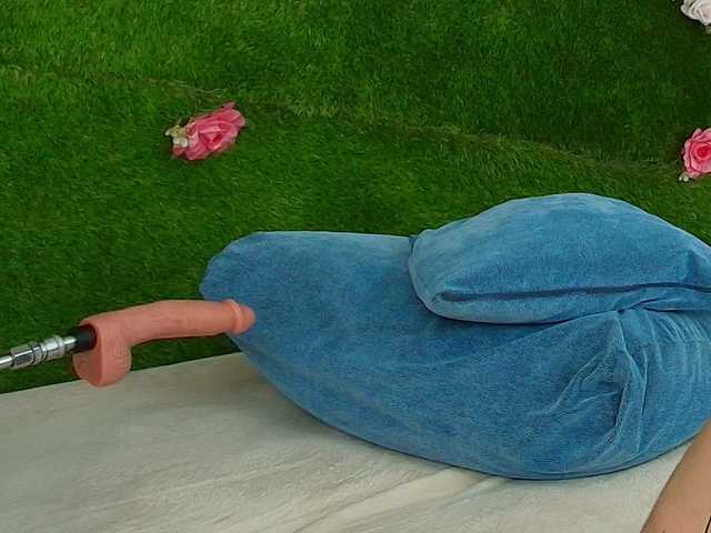 HugeTittiess's BongaCams show and profile