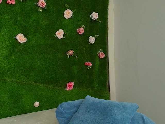 HugeTittiess's BongaCams show and profile