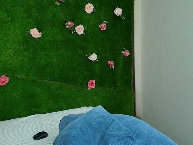 HugeTittiess's BongaCams show and profile