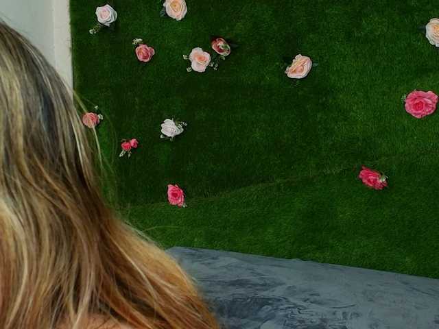 HugeTittiess's BongaCams show and profile