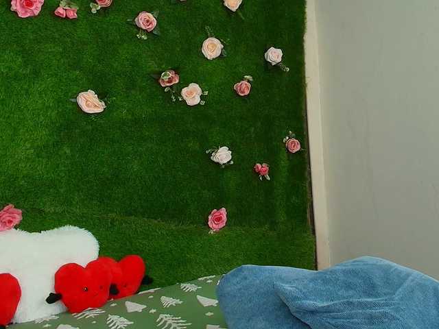 HugeTittiess's BongaCams show and profile