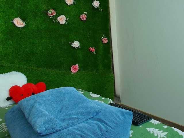 HugeTittiess's BongaCams show and profile