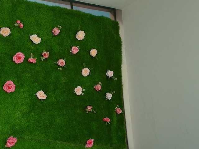 HugeTittiess's BongaCams show and profile