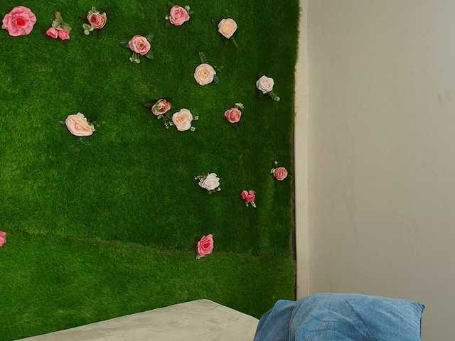 HugeTittiess's BongaCams show and profile