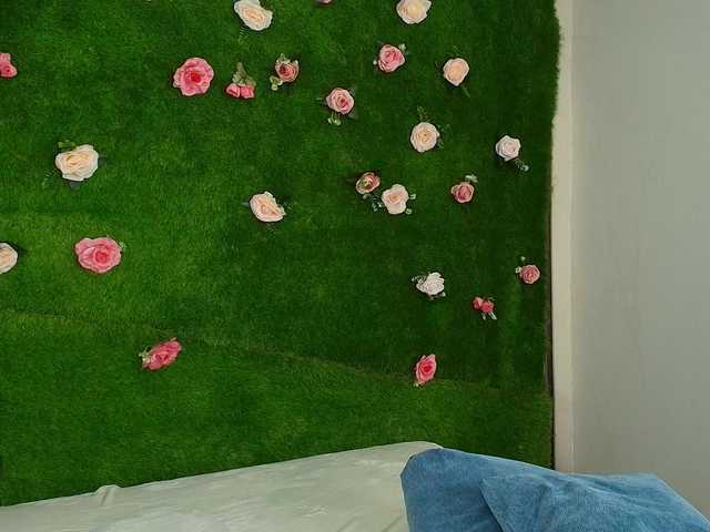 HugeTittiess's BongaCams show and profile