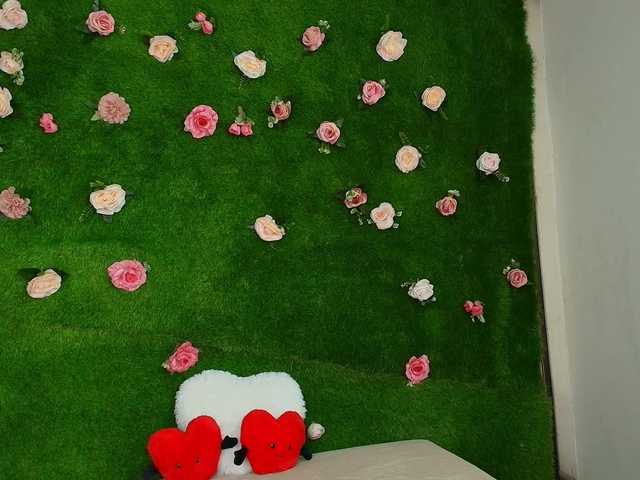 HugeTittiess's BongaCams show and profile