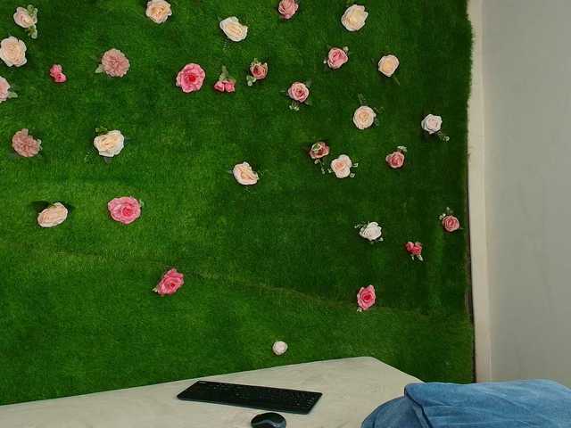 HugeTittiess's BongaCams show and profile