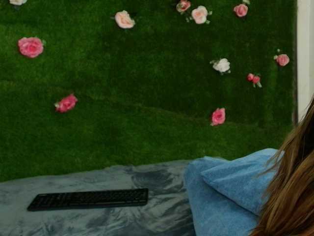 HugeTittiess's BongaCams show and profile