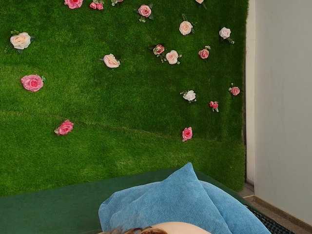 HugeTittiess's BongaCams show and profile