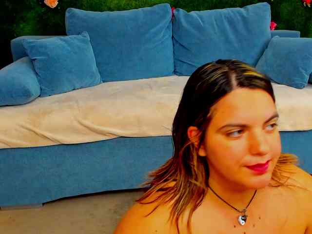 HugeTittiess webcam