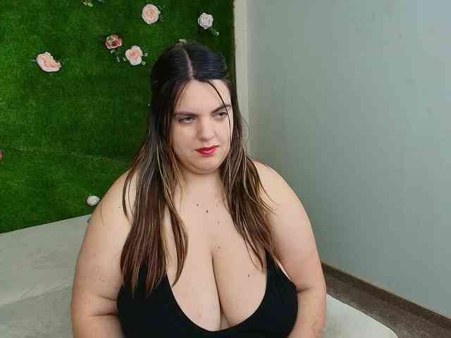 HugeTittiess HugeTittiess