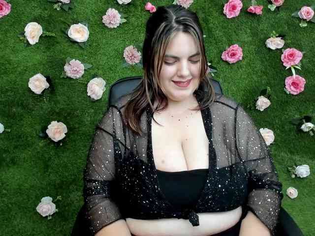 HugeTittiess webcam