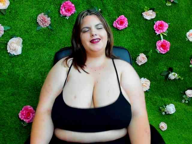 HugeTittiess webcam