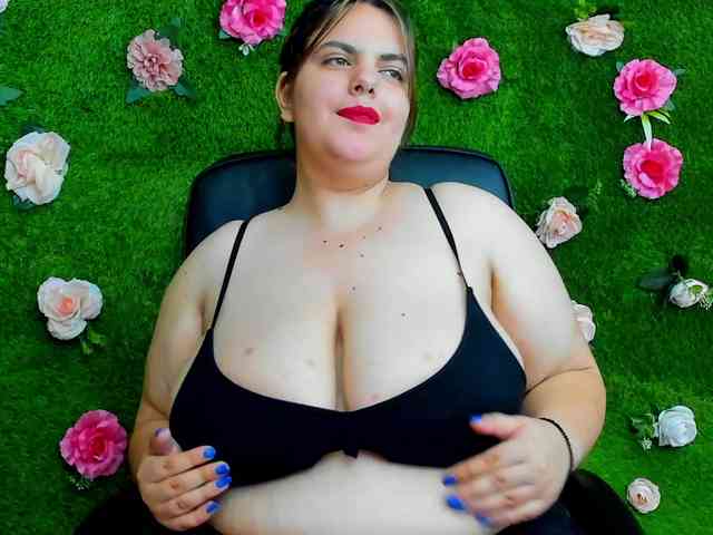 HugeTittiess webcam