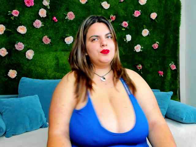 HugeTittiess webcam