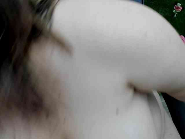 HugeTittiess webcam