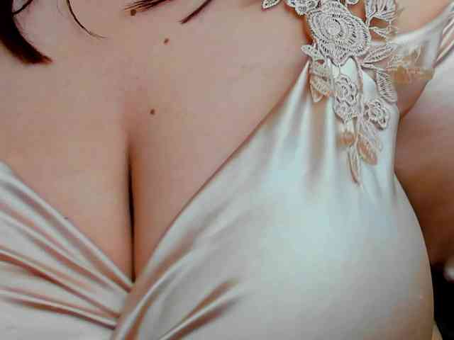 HugeTittiess webcam