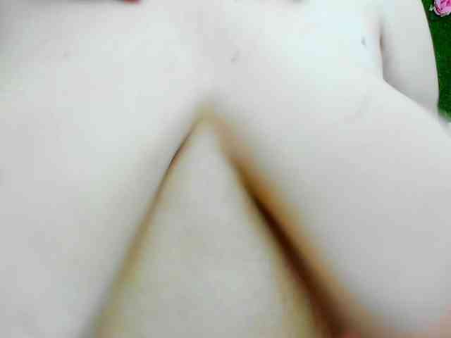 HugeTittiess webcam