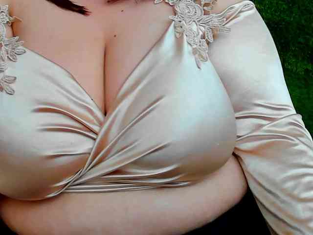 HugeTittiess webcam