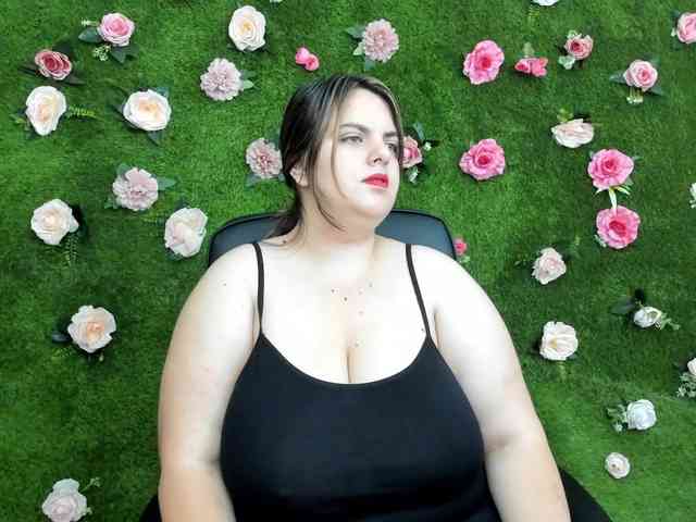 HugeTittiess webcam