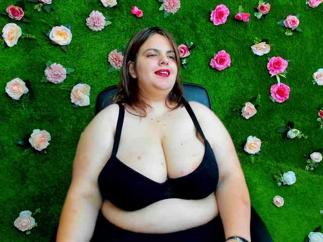 HugeTittiess webcam